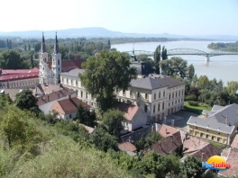 Vár